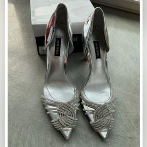 NINE WEST CRYSTAL TOE SILVER HEELS SIZE 8